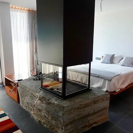 Sleeps 2 With Air Con And Wifi *